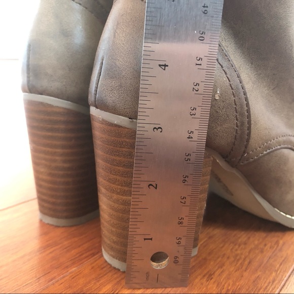 Brown booties - Picture 5 of 7